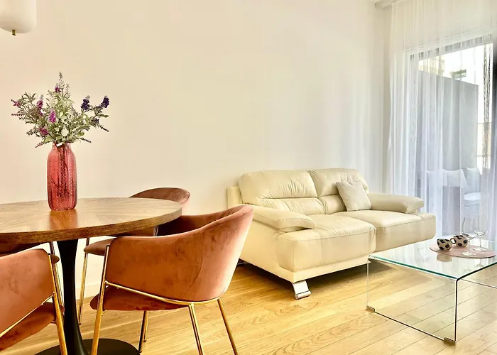 Sofi - Modern With Private Garage Apartmán Split