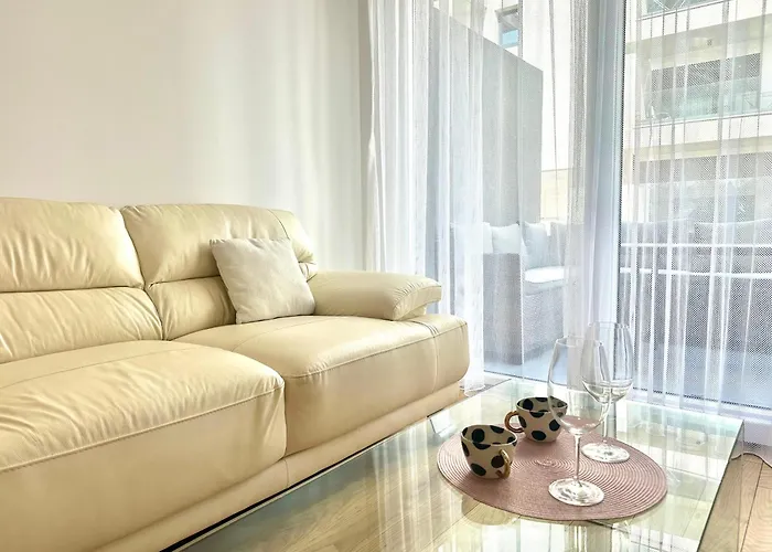 Sofi - Modern With Private Garage *