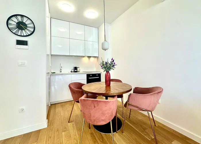 Sofi - Modern With Private Garage