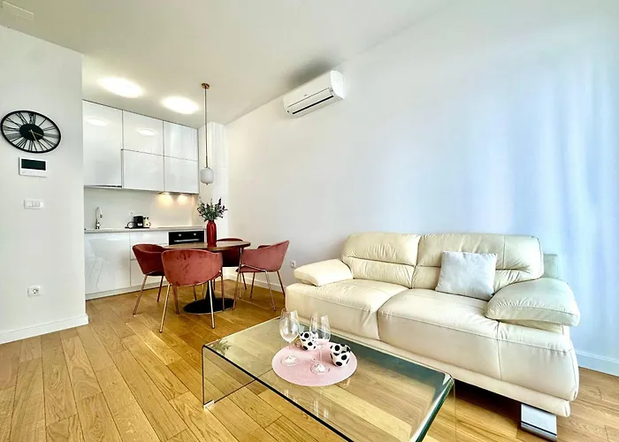 Sofi - Modern With Private Garage Apartmán *