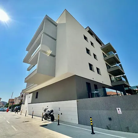 Sofi - Modern With Private Garage *