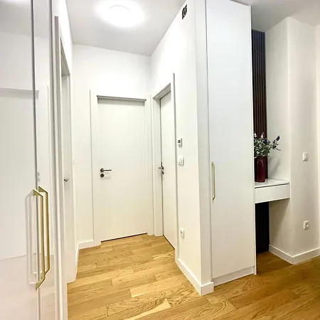 Sofi - Modern With Private Garage Daire *