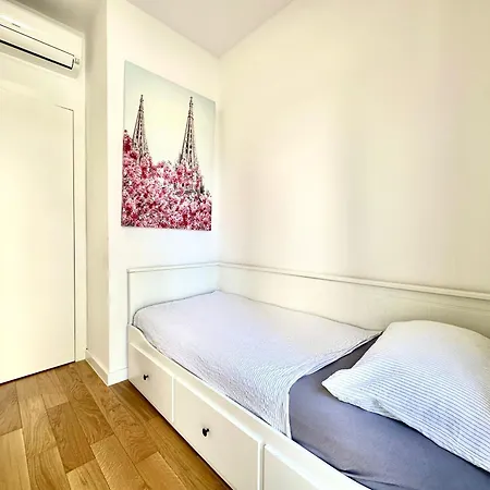 Sofi - Modern With Private Garage Daire